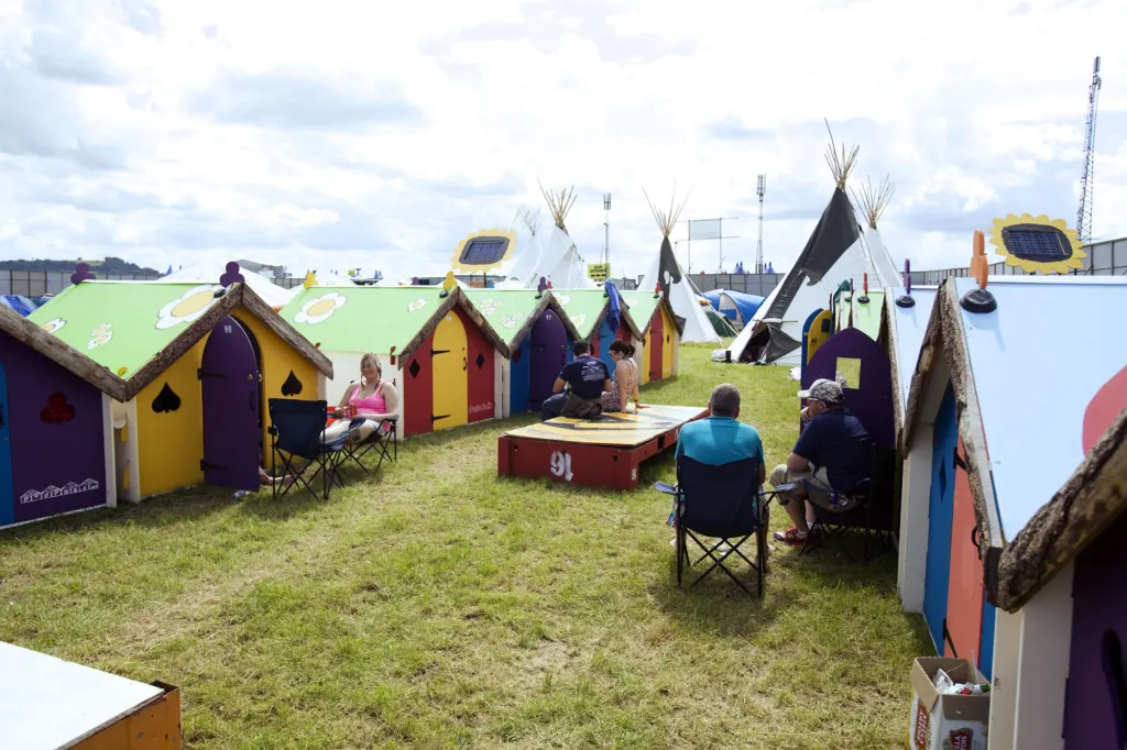 Festivalgoers and atmosphere at Global Gathering 2009